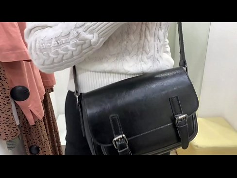 ❤️ Masturbasi publik dari jalang muda FeralBerry dengan dildo di kamar pas ❤ Porno pada kami ❤